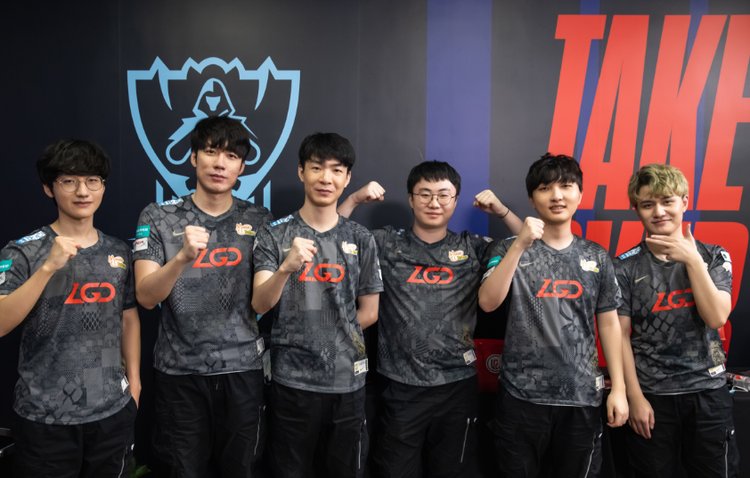 期表现和球 期表现和球