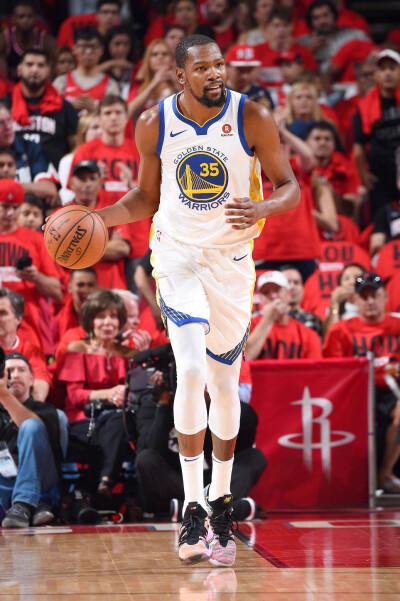 转会市场的 转会市场的